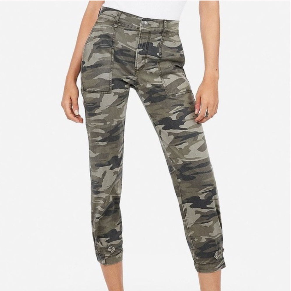 Express Camouflage Cropped Straight High Rise Pants Size 8